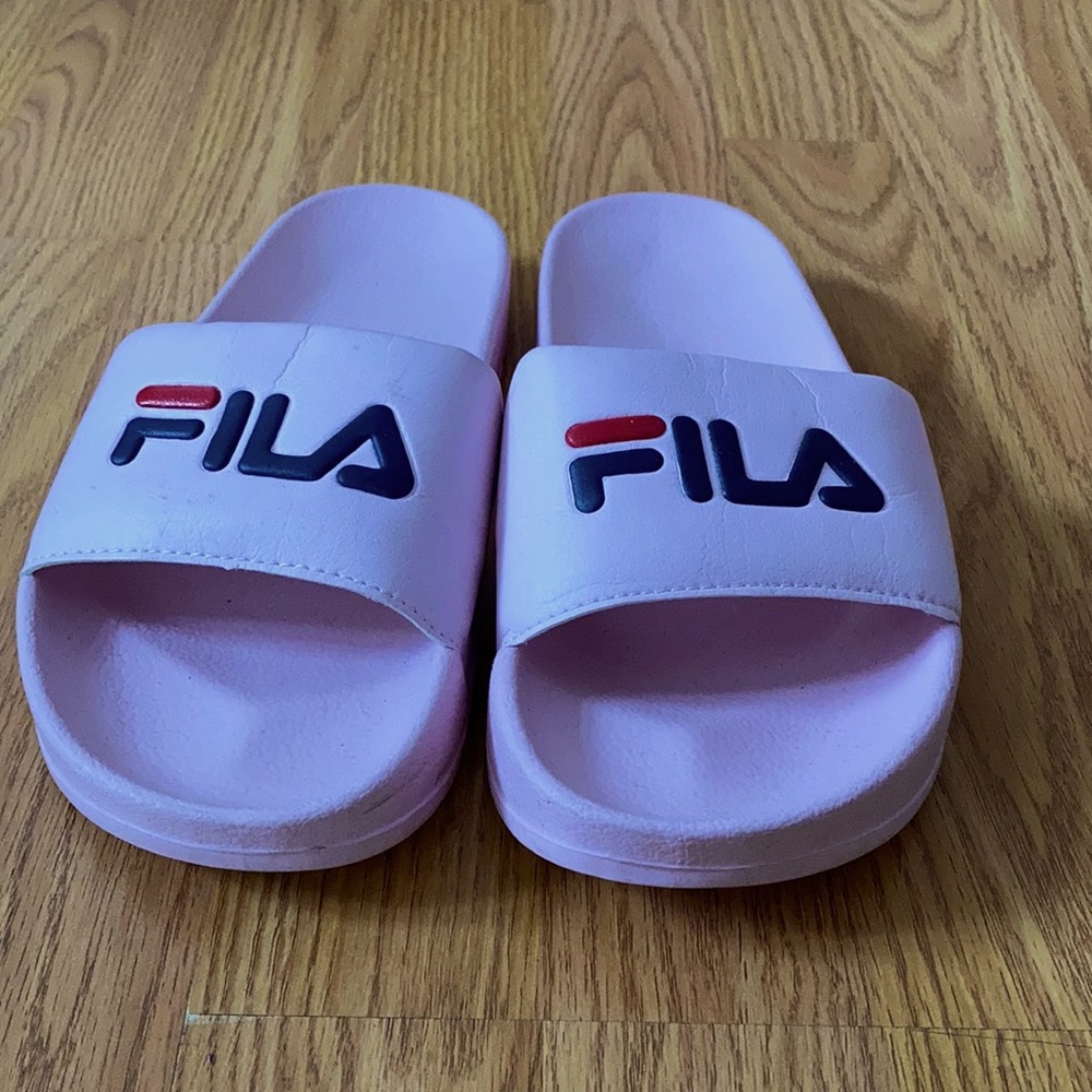 Baby pink FILA Drifter slides